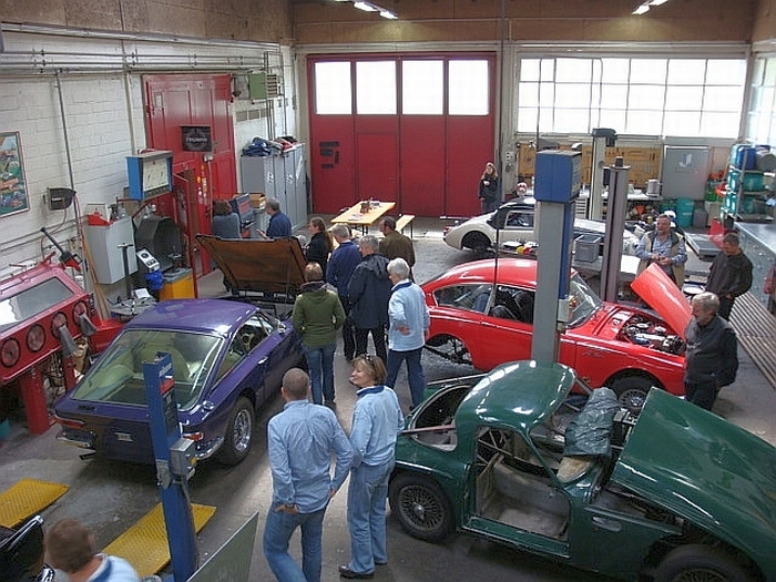 2010-05 Jensen Car Club zu Besuch 008.jpg